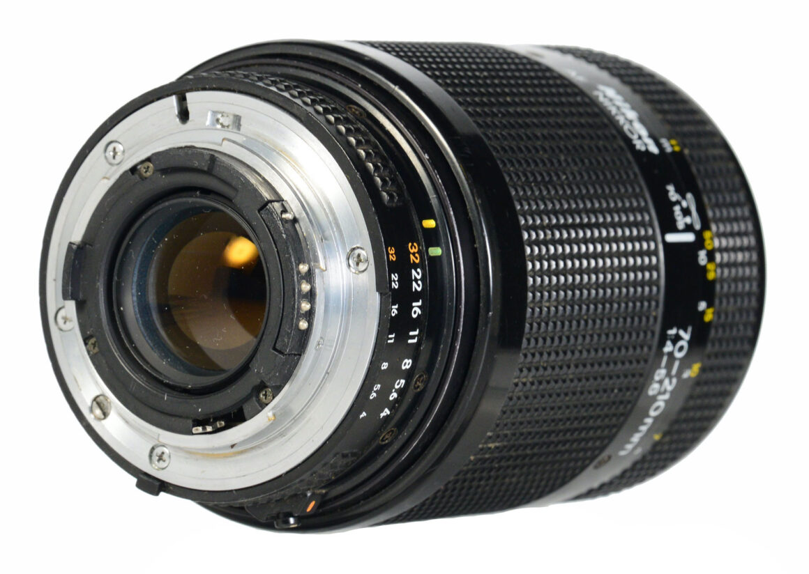 Nikon AF NIKKOR 70-210mm F/4-5.6 | LENS-DB.COM